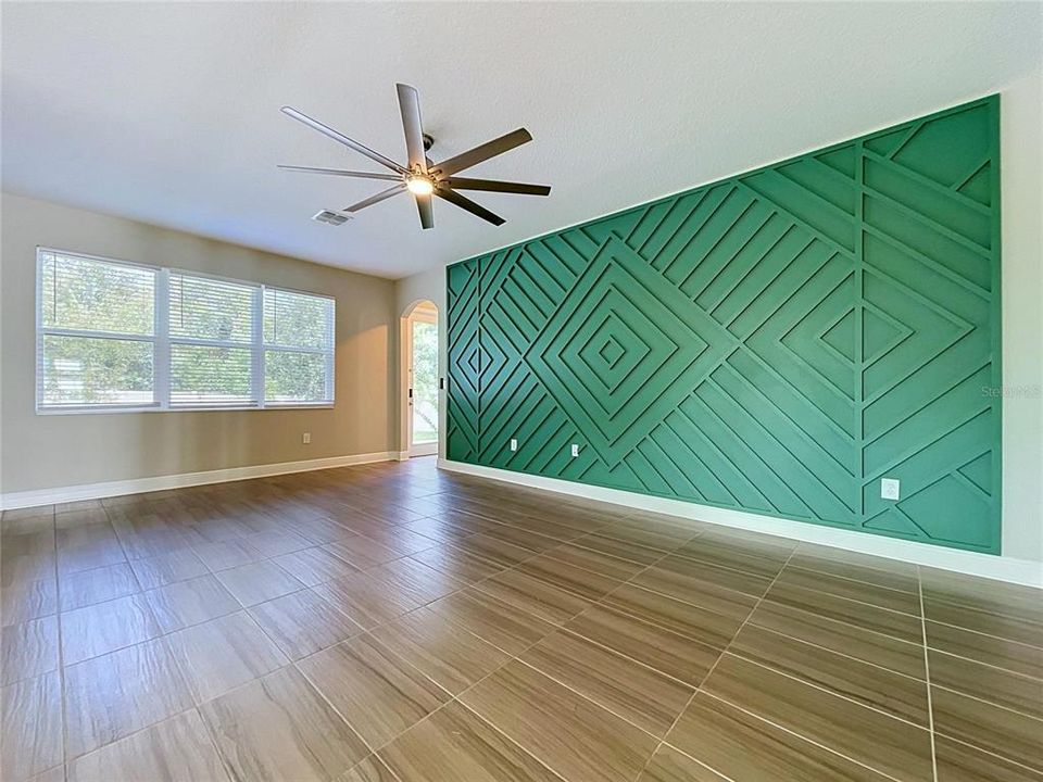 En Venta: $615,000 (5 camas, 3 baños, 3316 Pies cuadrados)