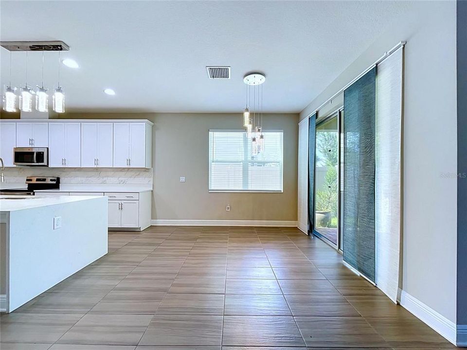 En Venta: $615,000 (5 camas, 3 baños, 3316 Pies cuadrados)