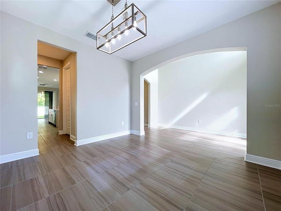 En Venta: $615,000 (5 camas, 3 baños, 3316 Pies cuadrados)