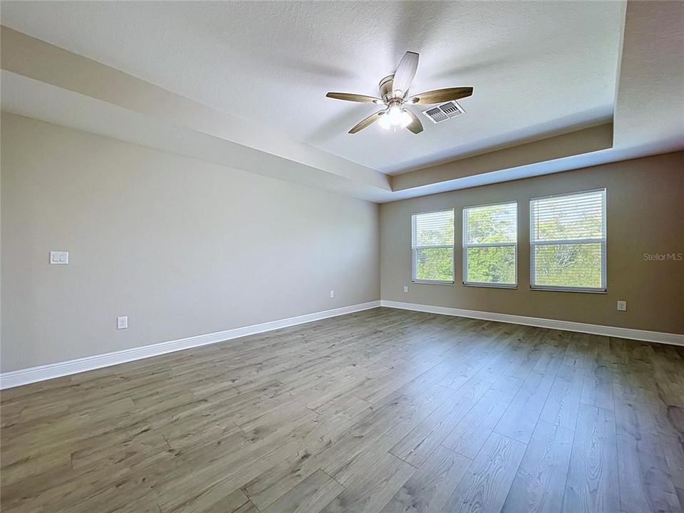 En Venta: $615,000 (5 camas, 3 baños, 3316 Pies cuadrados)