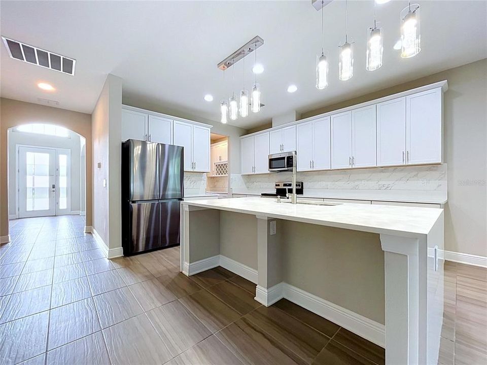 En Venta: $615,000 (5 camas, 3 baños, 3316 Pies cuadrados)