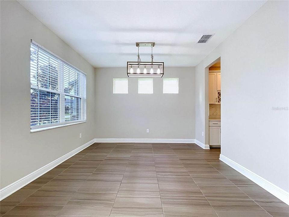 En Venta: $615,000 (5 camas, 3 baños, 3316 Pies cuadrados)