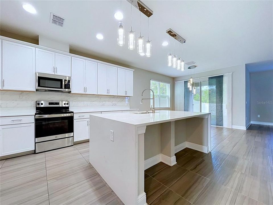 En Venta: $615,000 (5 camas, 3 baños, 3316 Pies cuadrados)