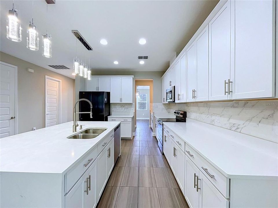 En Venta: $615,000 (5 camas, 3 baños, 3316 Pies cuadrados)