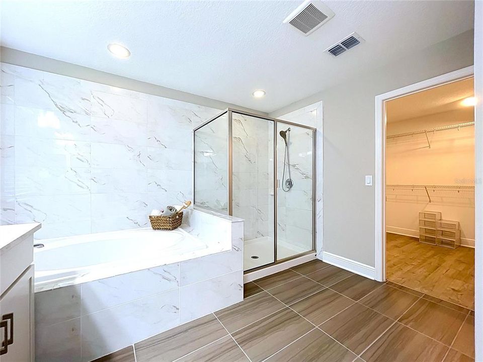 En Venta: $615,000 (5 camas, 3 baños, 3316 Pies cuadrados)