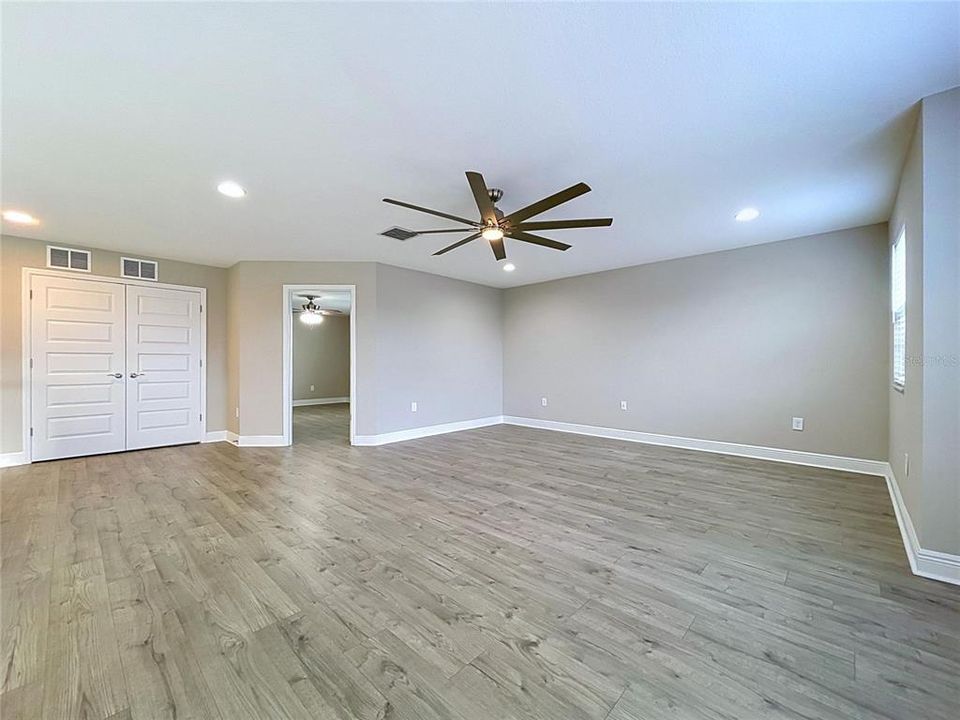 En Venta: $615,000 (5 camas, 3 baños, 3316 Pies cuadrados)