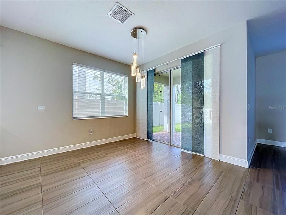 En Venta: $615,000 (5 camas, 3 baños, 3316 Pies cuadrados)