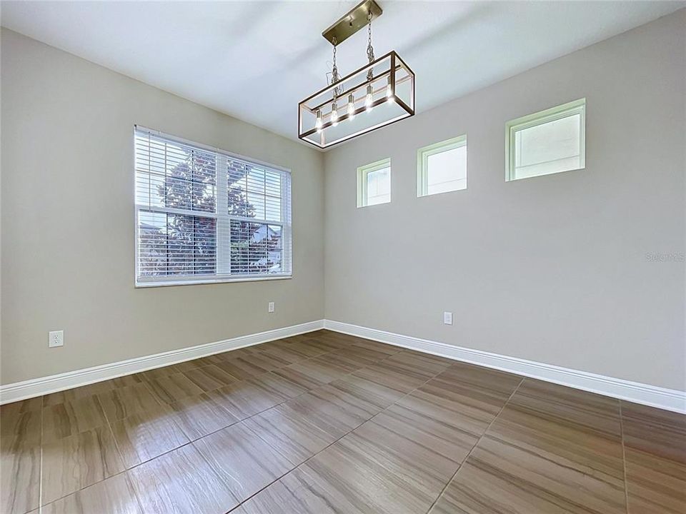 En Venta: $615,000 (5 camas, 3 baños, 3316 Pies cuadrados)