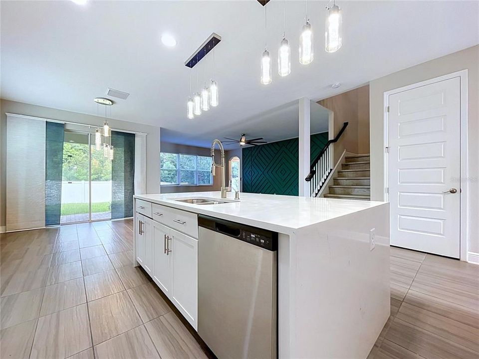 En Venta: $615,000 (5 camas, 3 baños, 3316 Pies cuadrados)