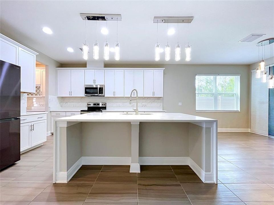 En Venta: $615,000 (5 camas, 3 baños, 3316 Pies cuadrados)