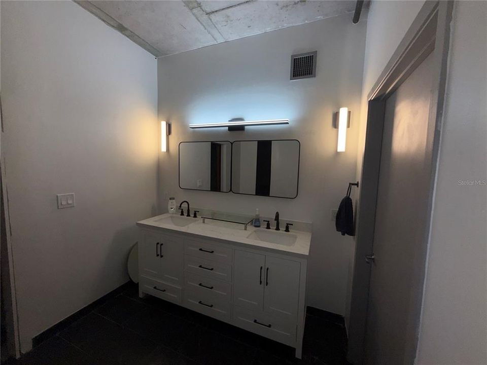 For Rent: $2,850 (2 beds, 2 baths, 1338 Square Feet)