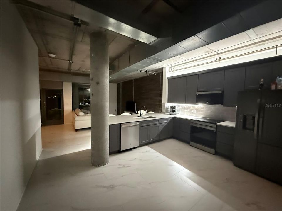For Rent: $2,850 (2 beds, 2 baths, 1338 Square Feet)