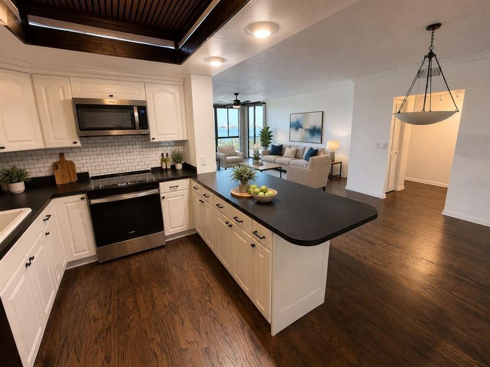 For Rent: $2,500 (2 beds, 2 baths, 1290 Square Feet)
