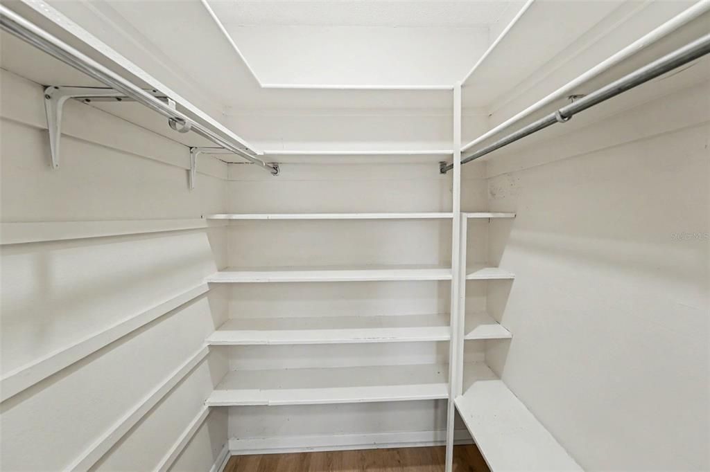 На продажу: $110,000 (2 спален, 1 ванн, 985 Квадратных фут)