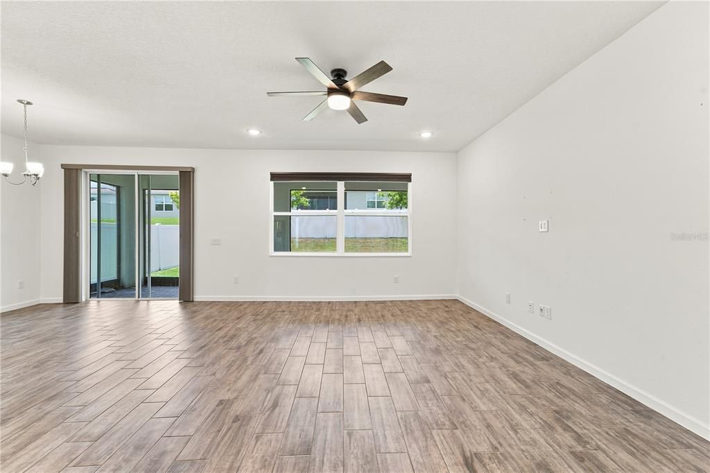En Venta: $480,000 (4 camas, 2 baños, 2410 Pies cuadrados)