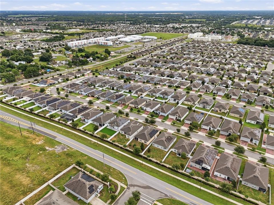 На продажу: $327,900 (4 спален, 2 ванн, 1600 Квадратных фут)