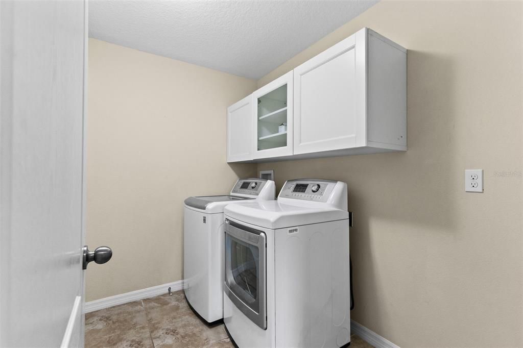 For Sale: $330,000 (3 beds, 2 baths, 1988 Square Feet)