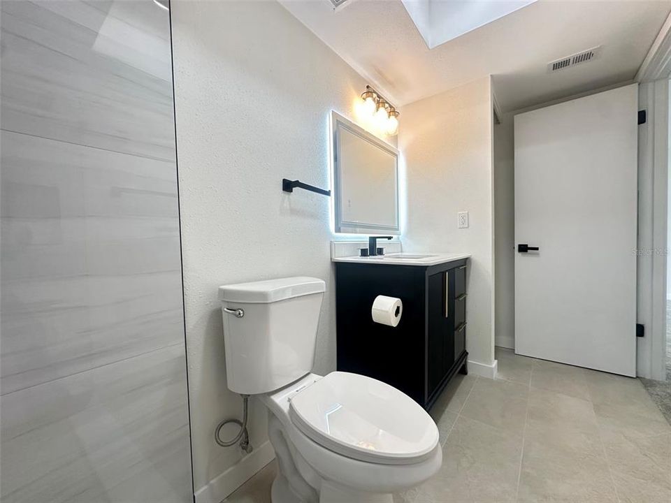 For Rent: $1,500 (1 beds, 1 baths, 627 Square Feet)