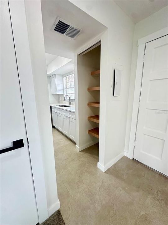 For Rent: $1,500 (1 beds, 1 baths, 627 Square Feet)