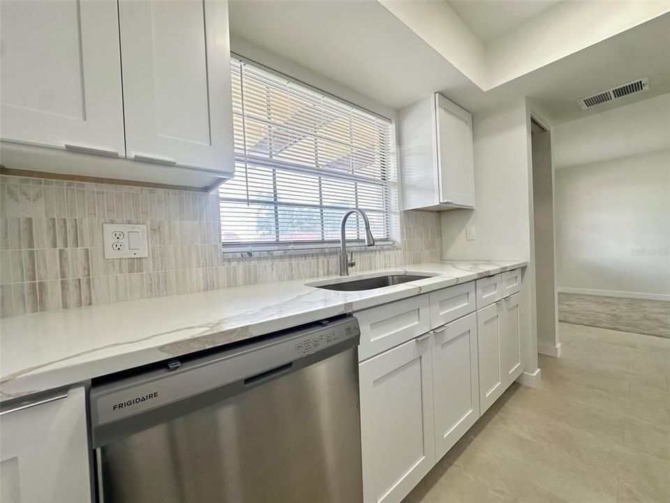 For Rent: $1,500 (1 beds, 1 baths, 627 Square Feet)