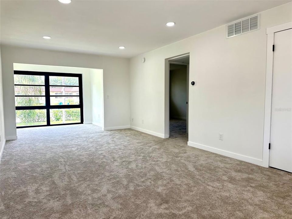 For Rent: $1,500 (1 beds, 1 baths, 627 Square Feet)