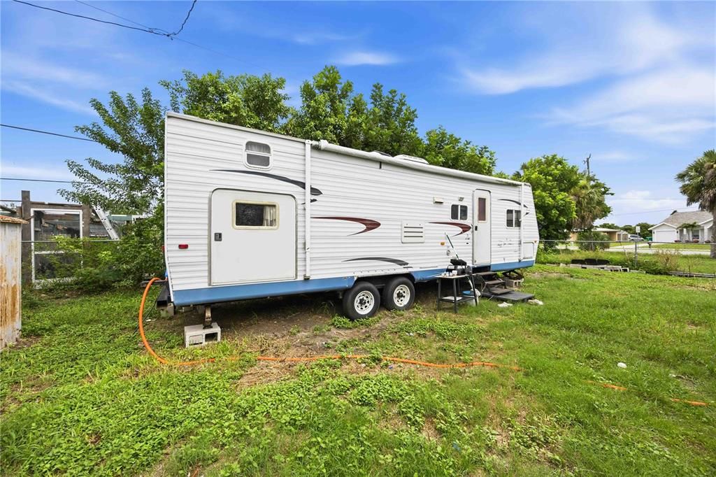 For Sale: $139,000 (2 beds, 1 baths, 1218 Square Feet)