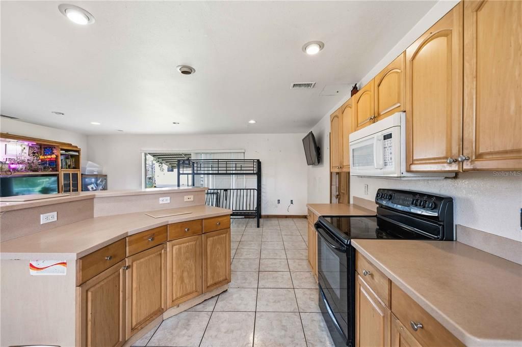 For Sale: $139,000 (2 beds, 1 baths, 1218 Square Feet)