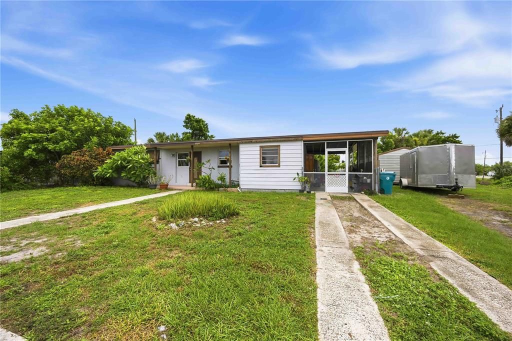 For Sale: $139,000 (2 beds, 1 baths, 1218 Square Feet)