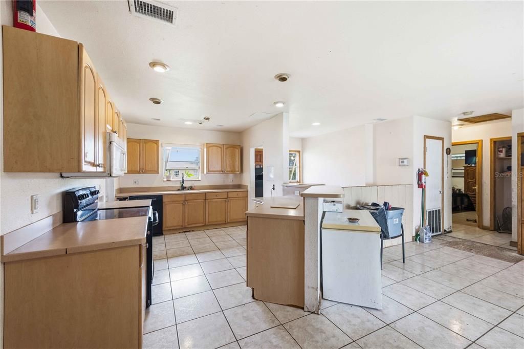 For Sale: $139,000 (2 beds, 1 baths, 1218 Square Feet)