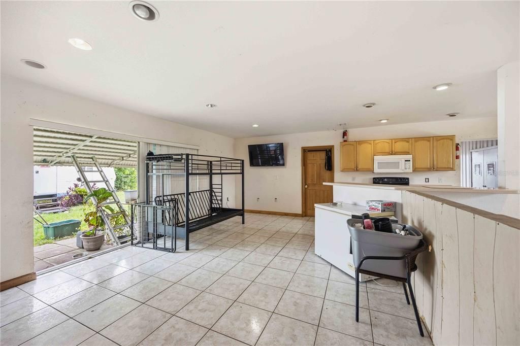 For Sale: $139,000 (2 beds, 1 baths, 1218 Square Feet)