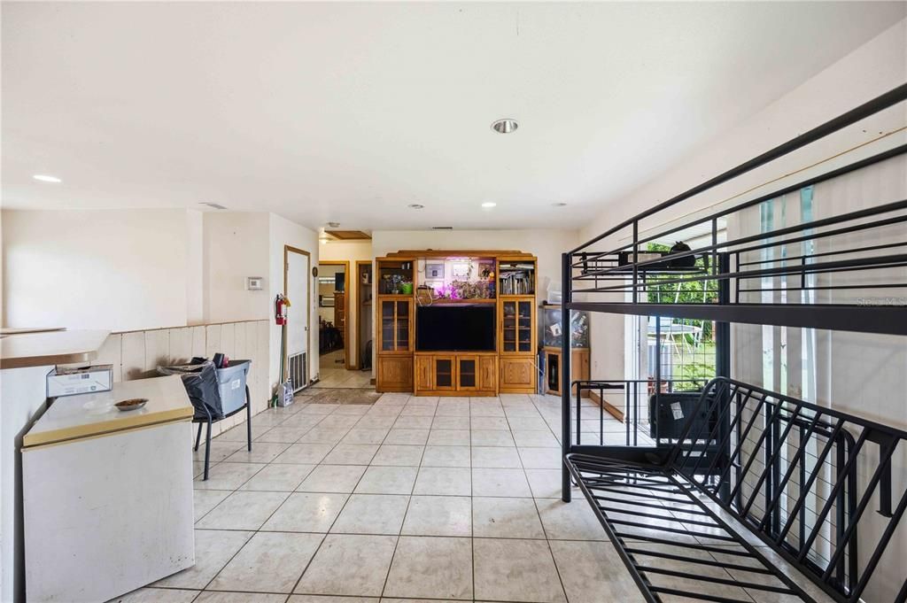 For Sale: $139,000 (2 beds, 1 baths, 1218 Square Feet)