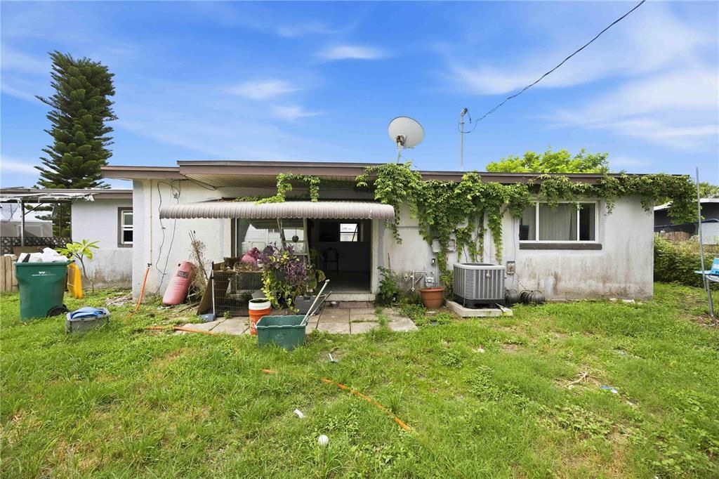 For Sale: $139,000 (2 beds, 1 baths, 1218 Square Feet)