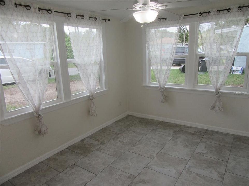 For Rent: $2,300 (3 beds, 2 baths, 1312 Square Feet)