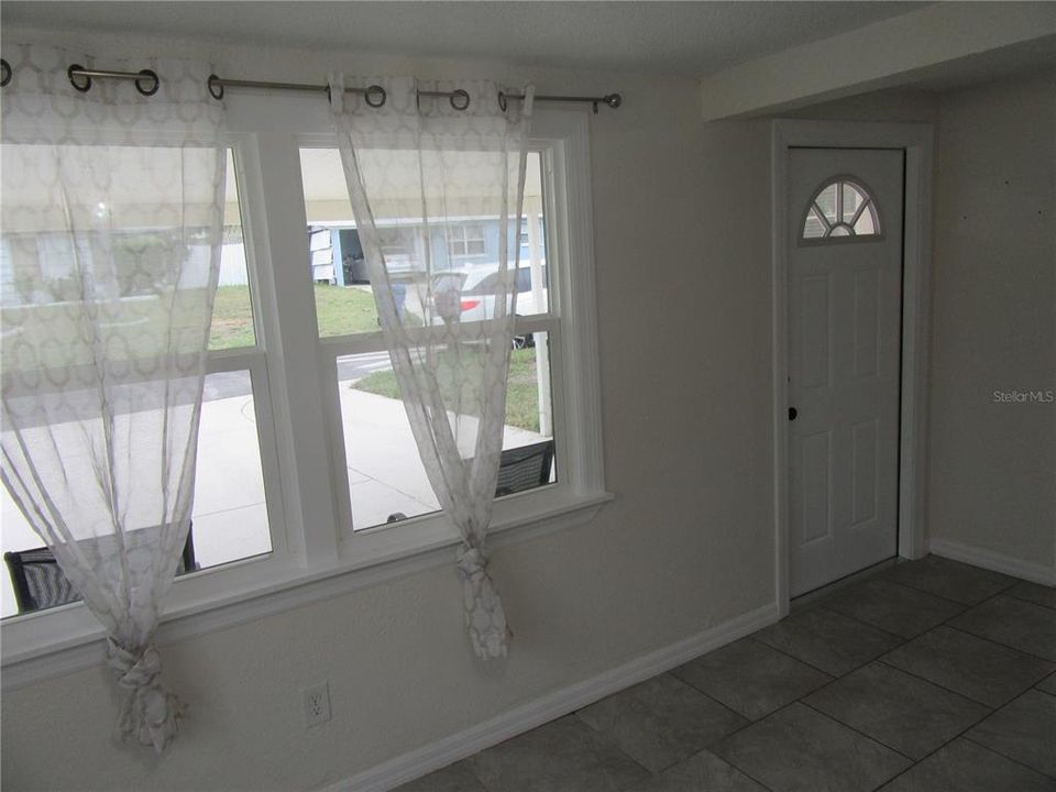 For Rent: $2,300 (3 beds, 2 baths, 1312 Square Feet)
