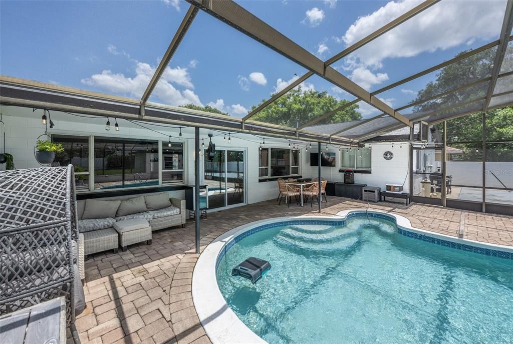 For Sale: $599,000 (4 beds, 2 baths, 2375 Square Feet)