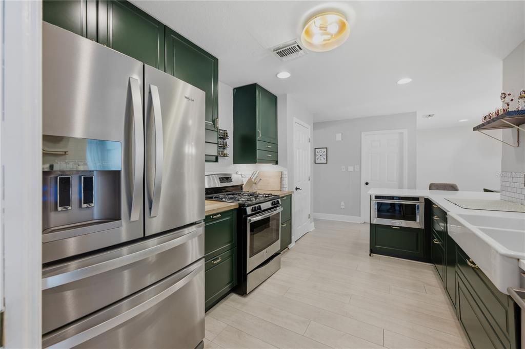 For Sale: $599,000 (4 beds, 2 baths, 2375 Square Feet)