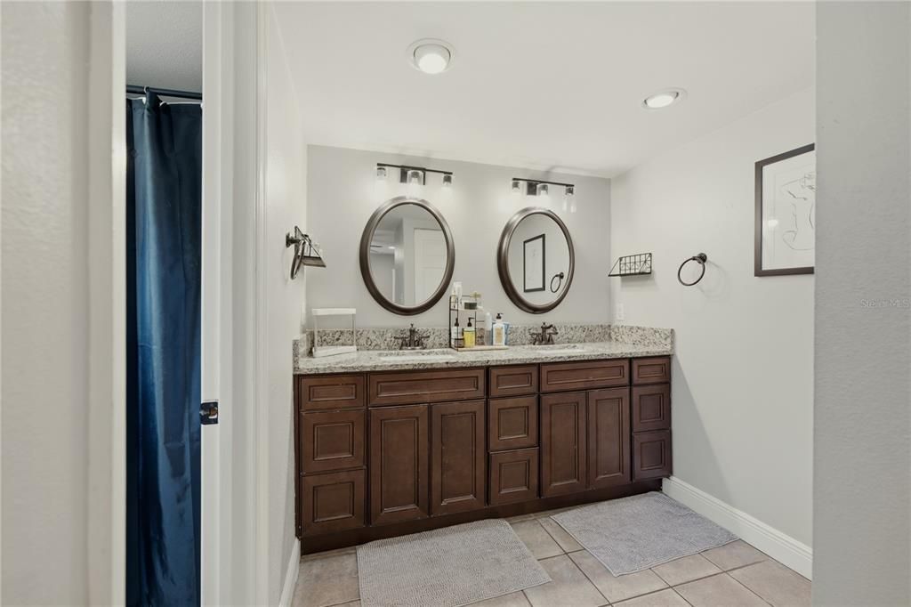 For Sale: $599,000 (4 beds, 2 baths, 2375 Square Feet)
