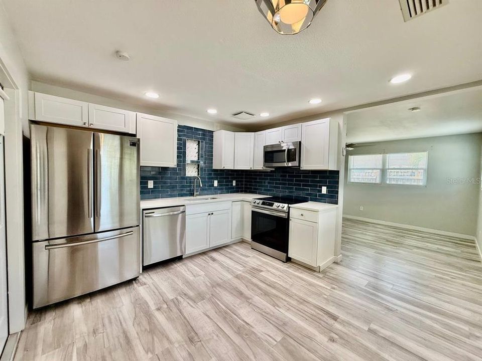 For Rent: $2,995 (3 beds, 2 baths, 966 Square Feet)