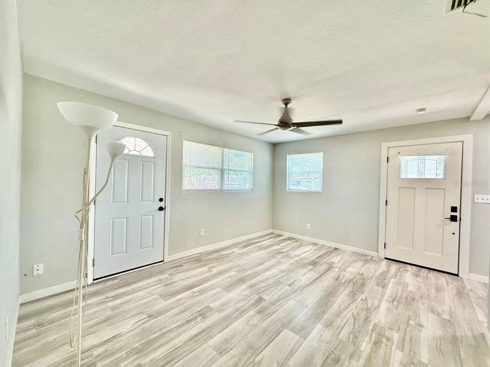 For Rent: $2,995 (3 beds, 2 baths, 966 Square Feet)