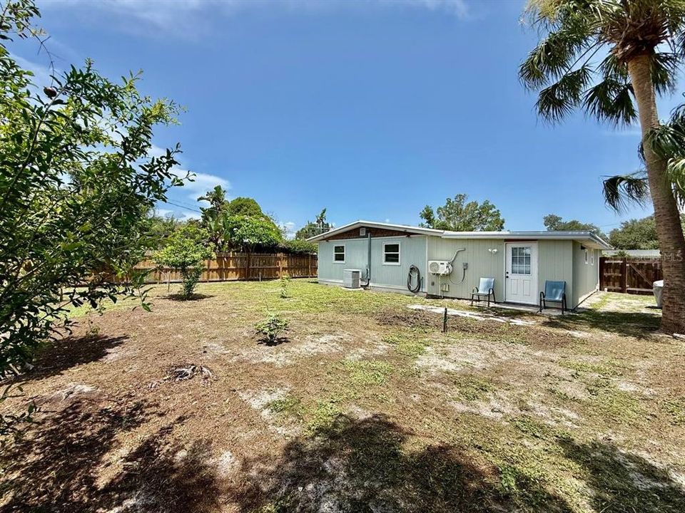 For Rent: $2,995 (3 beds, 2 baths, 966 Square Feet)