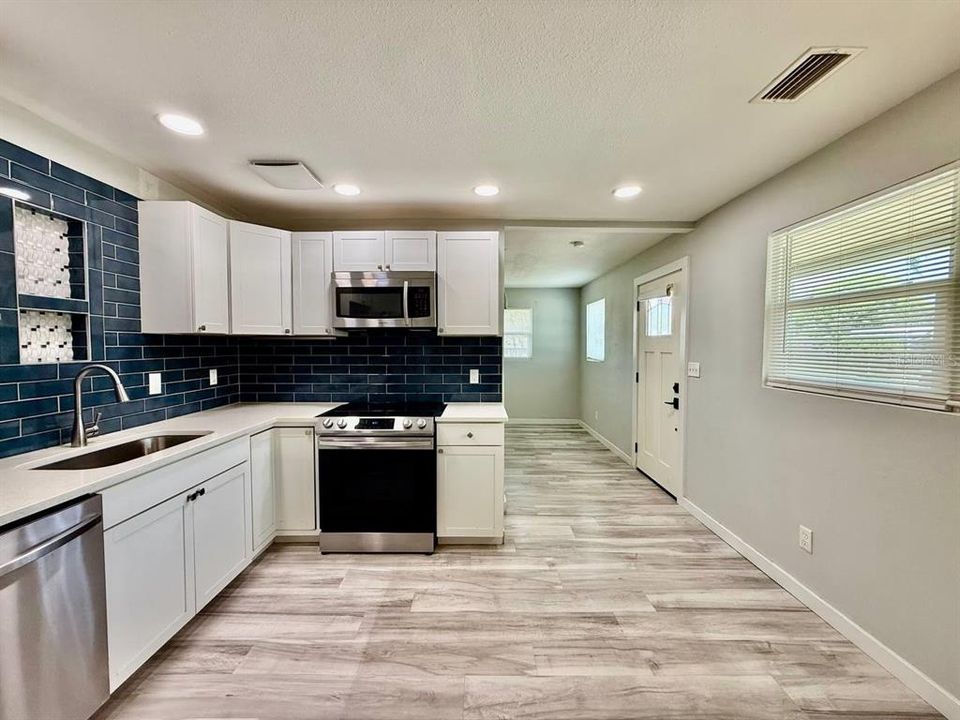 For Rent: $2,995 (3 beds, 2 baths, 966 Square Feet)
