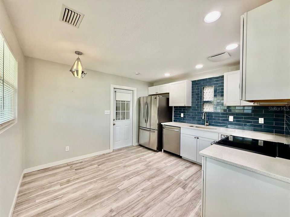 For Rent: $2,995 (3 beds, 2 baths, 966 Square Feet)