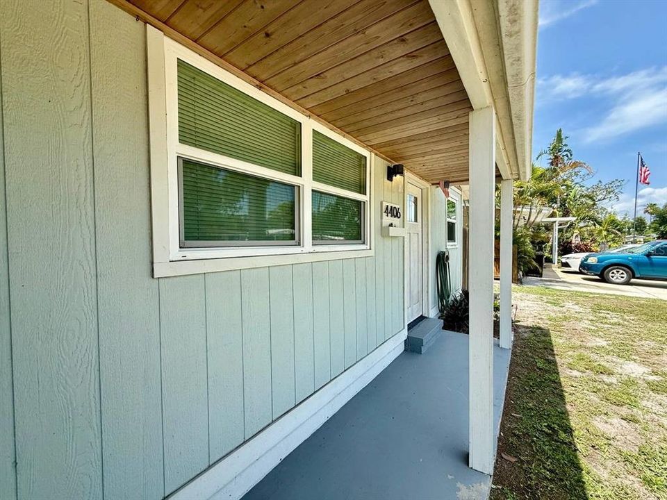 For Rent: $2,995 (3 beds, 2 baths, 966 Square Feet)