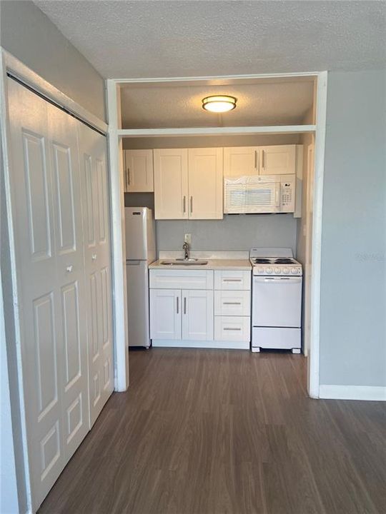 В аренду: $795 (0 спален, 1 ванн, 500 Квадратных фут)