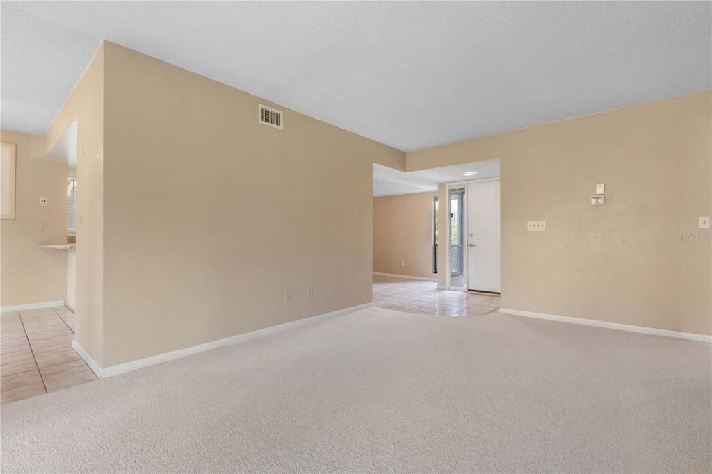 For Sale: $179,000 (2 beds, 2 baths, 1098 Square Feet)