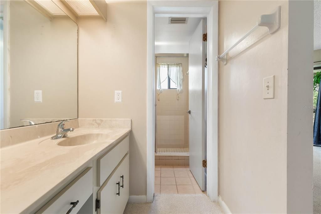 For Sale: $179,000 (2 beds, 2 baths, 1098 Square Feet)