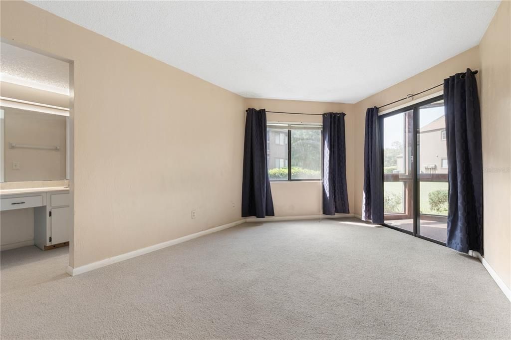 For Sale: $179,000 (2 beds, 2 baths, 1098 Square Feet)