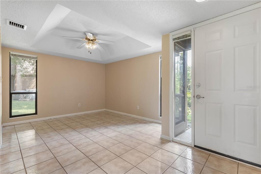 For Sale: $179,000 (2 beds, 2 baths, 1098 Square Feet)
