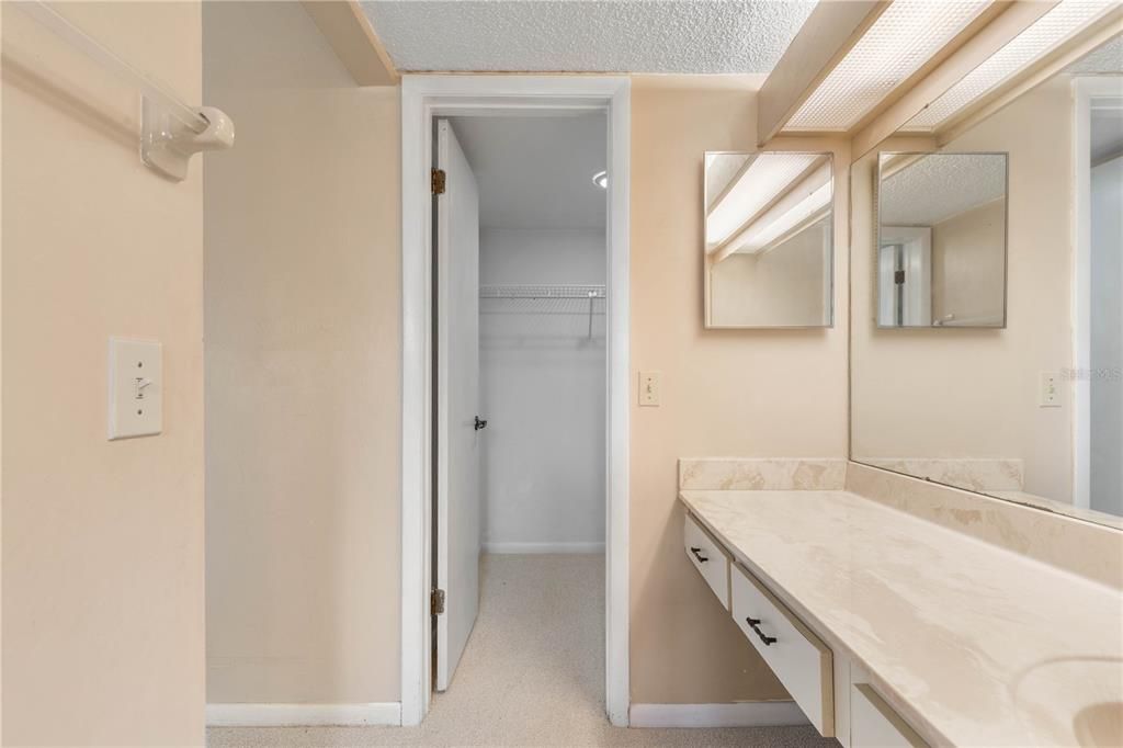 For Sale: $179,000 (2 beds, 2 baths, 1098 Square Feet)