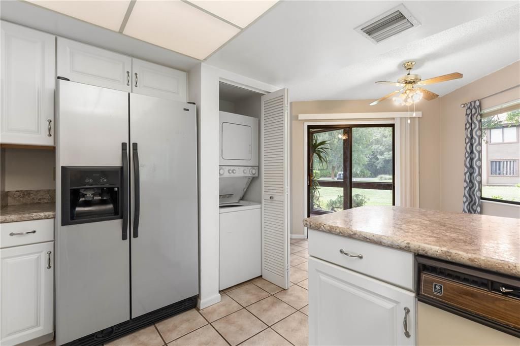 For Sale: $179,000 (2 beds, 2 baths, 1098 Square Feet)
